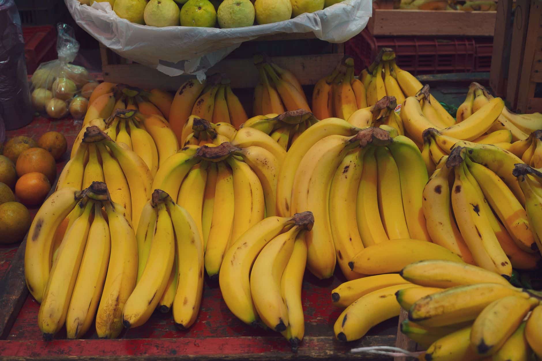 A vibrant display of bananas and citrus fruits at a local market in Ciudad de México.